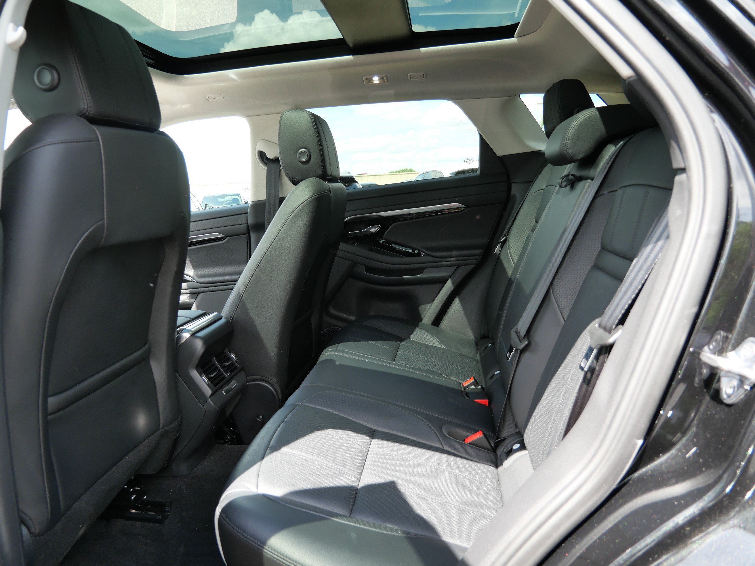 Used 2021 Land Rover Range Rover Evoque S AWD/4WD image 15