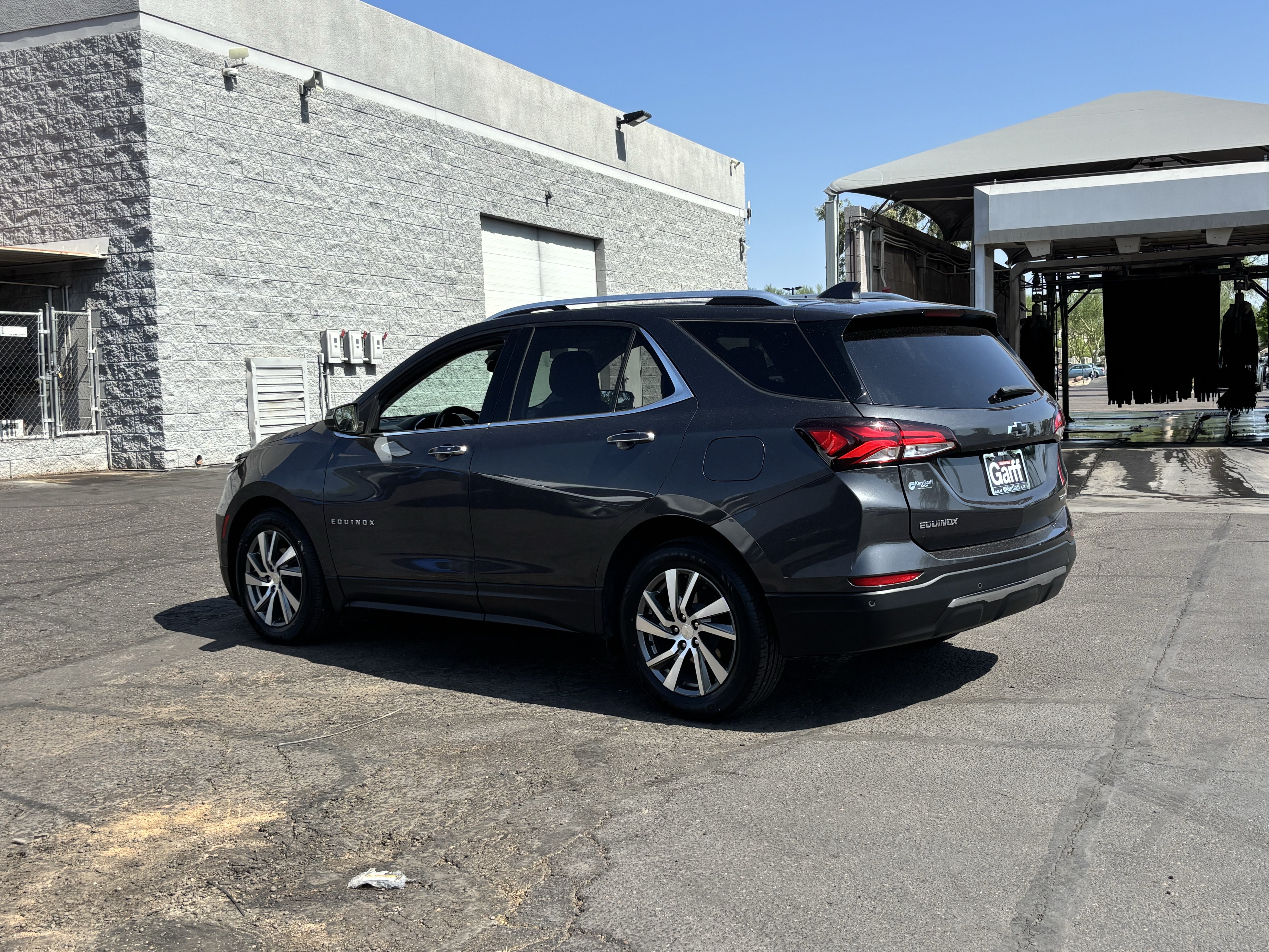 Used 2022 Chevrolet Equinox Premier w/ LPO, Cargo Package FWD image 4