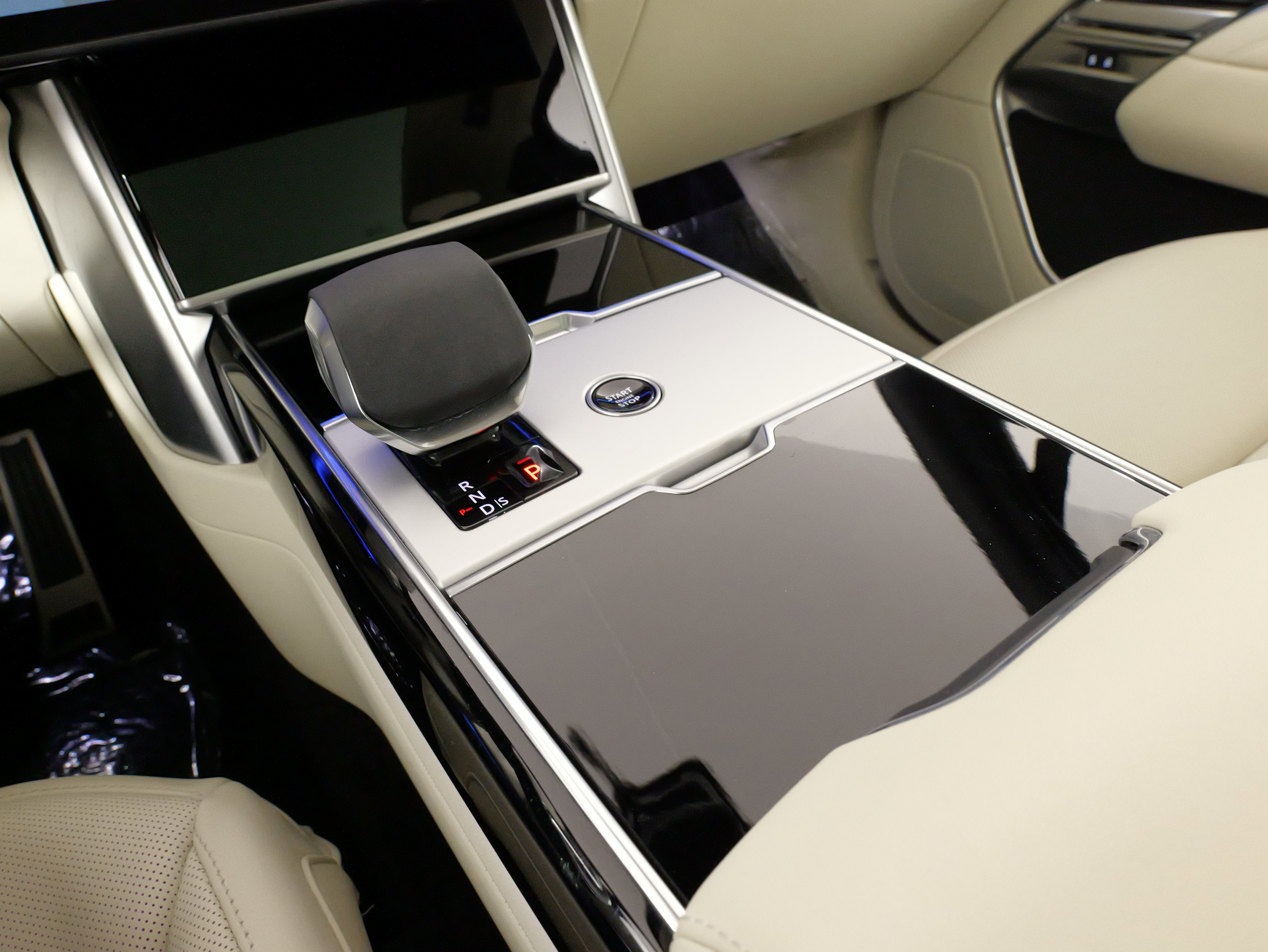 Used 2025 Land Rover Range Rover Long Wheelbase SE image 69