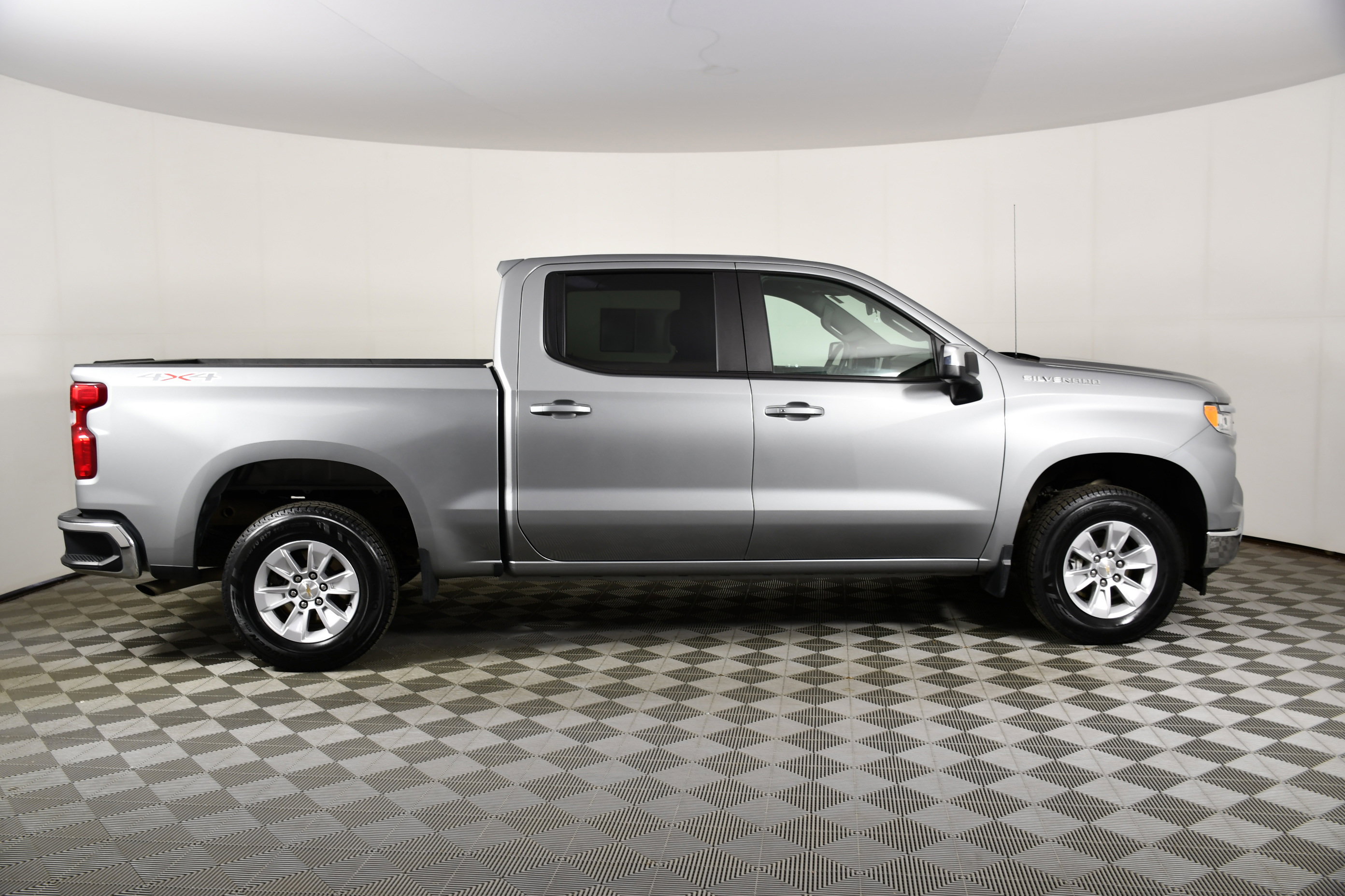 Used 2025 Chevrolet Silverado 1500 LT image 5