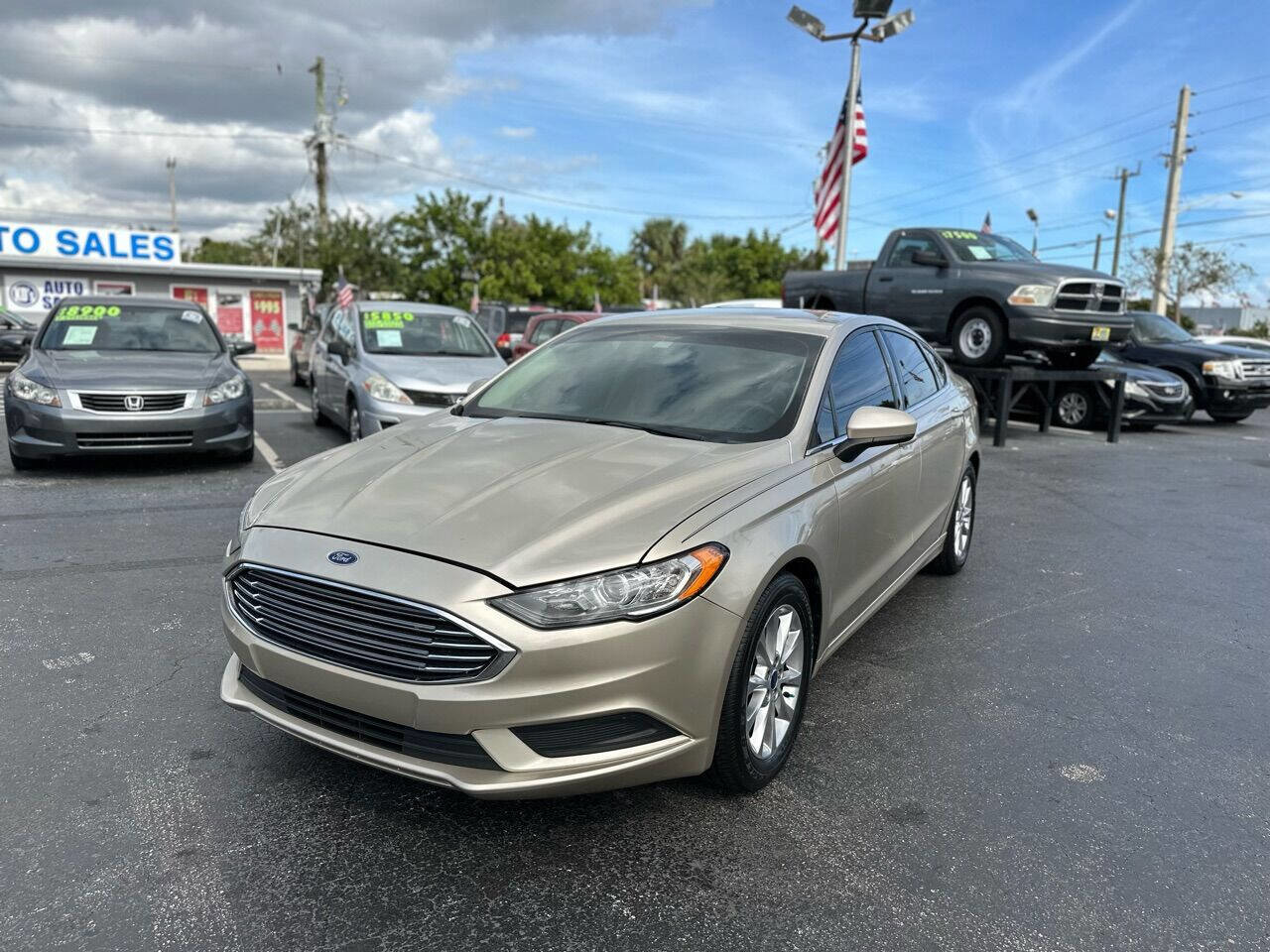Used 2017 Ford Fusion SE image 3
