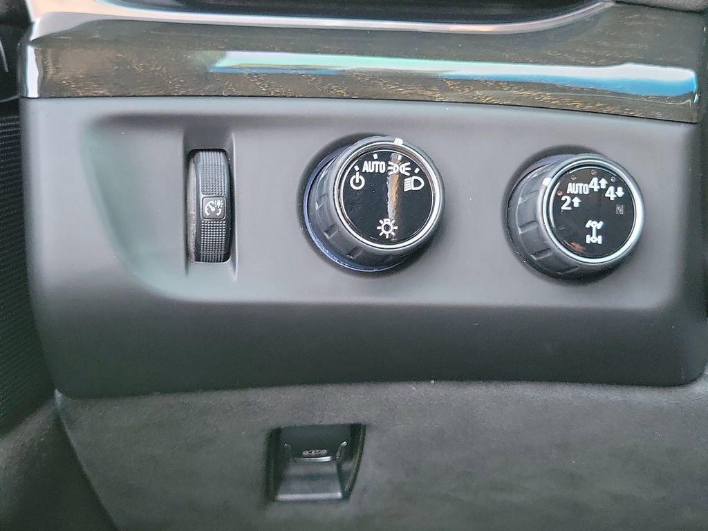 Used 2018 Cadillac Escalade Platinum image 16