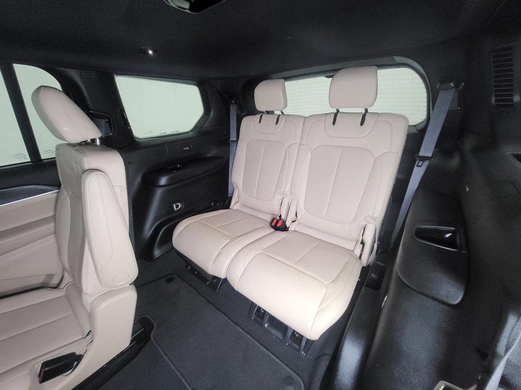 Used 2024 Jeep Grand Cherokee L Limited w/ Luxury Tech Group II image 8