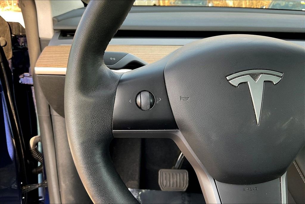 Used 2021 Tesla Model Y Long Range image 11