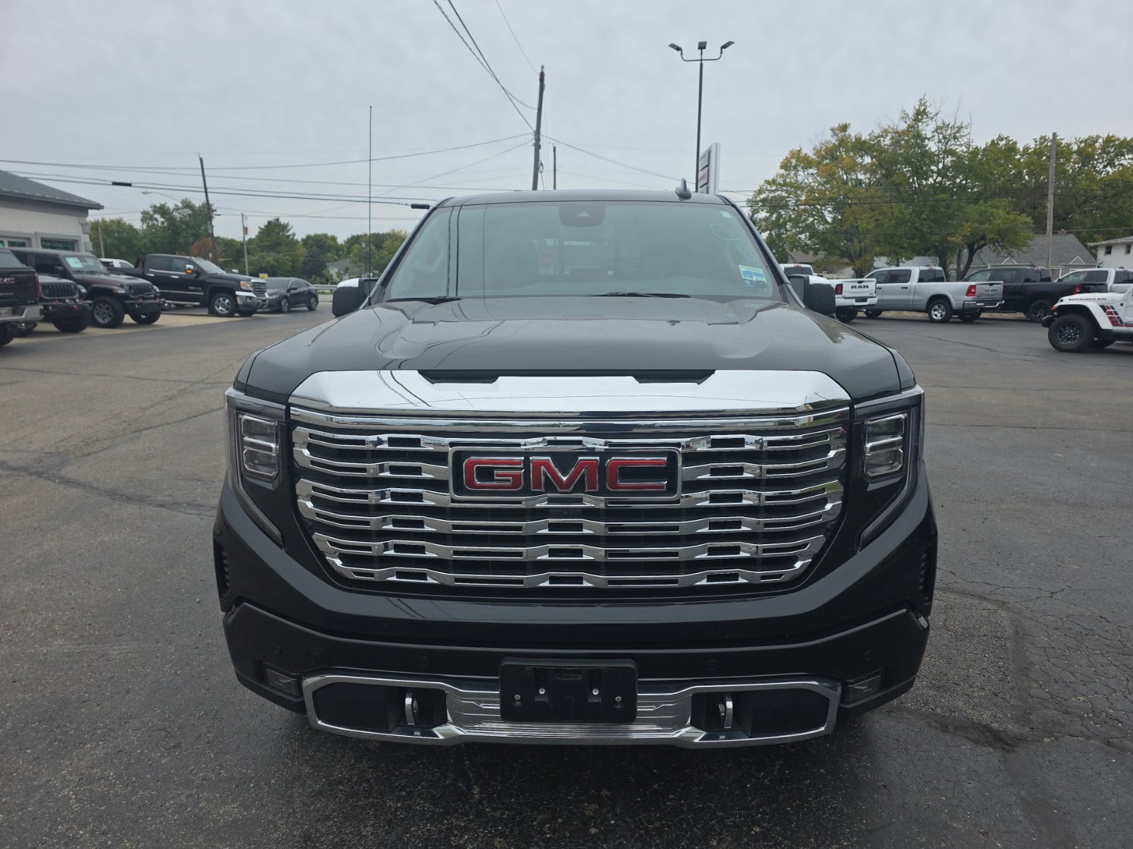 Used 2023 GMC Sierra 1500 Denali AWD/4WD image 2
