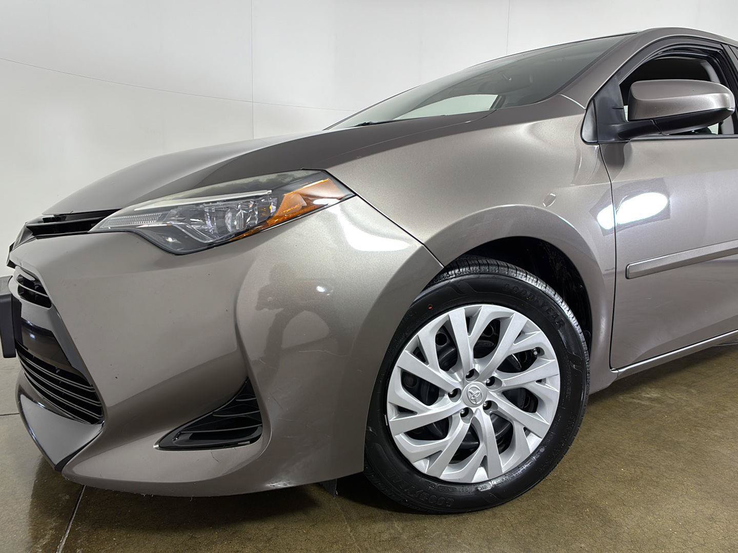 Used 2018 Toyota Corolla LE FWD image 5