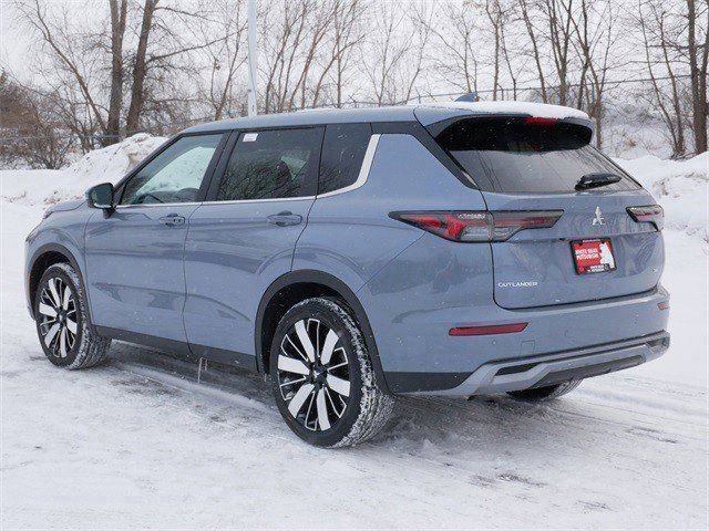 New 2026 Mitsubishi Outlander SE image 2