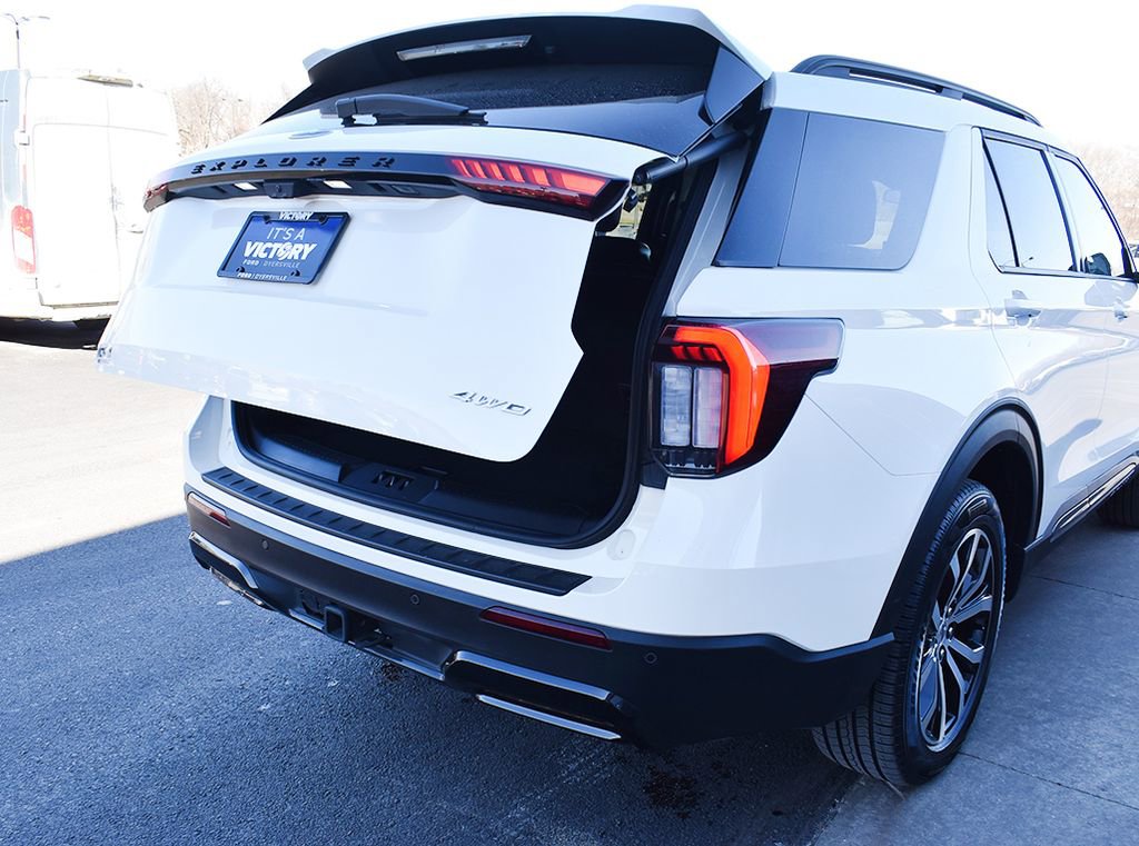 Used 2025 Ford Explorer ST-Line AWD/4WD image 30