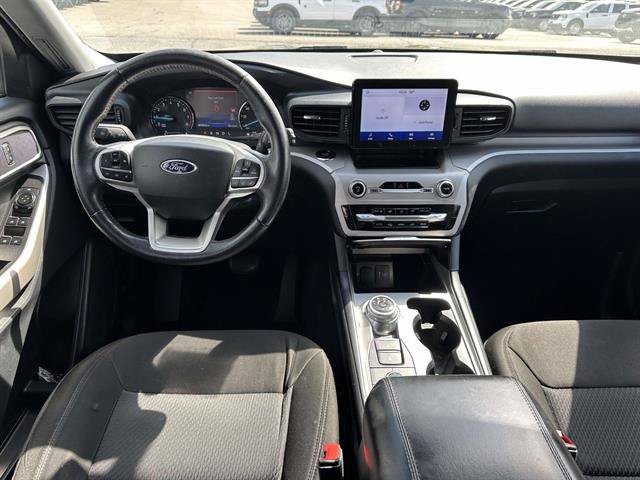 Used 2023 Ford Explorer XLT AWD/4WD image 32