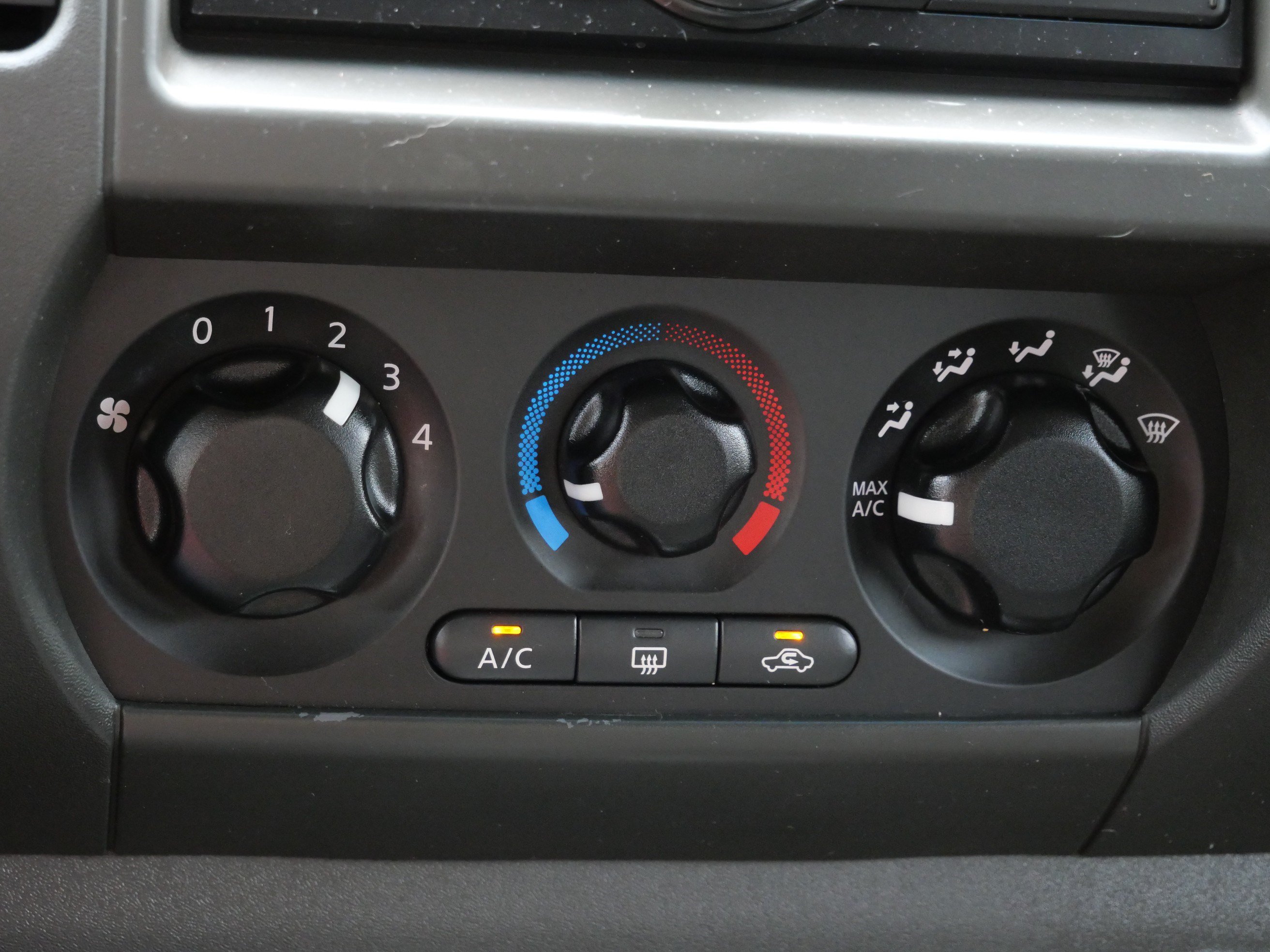 Used 2008 Nissan Xterra Off-Road AWD/4WD image 23