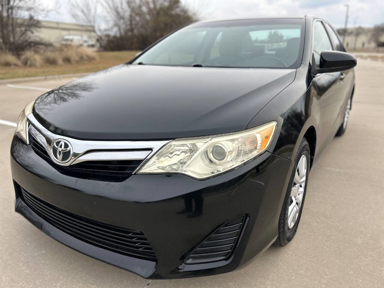 Used 2012 Toyota Camry LE image 2