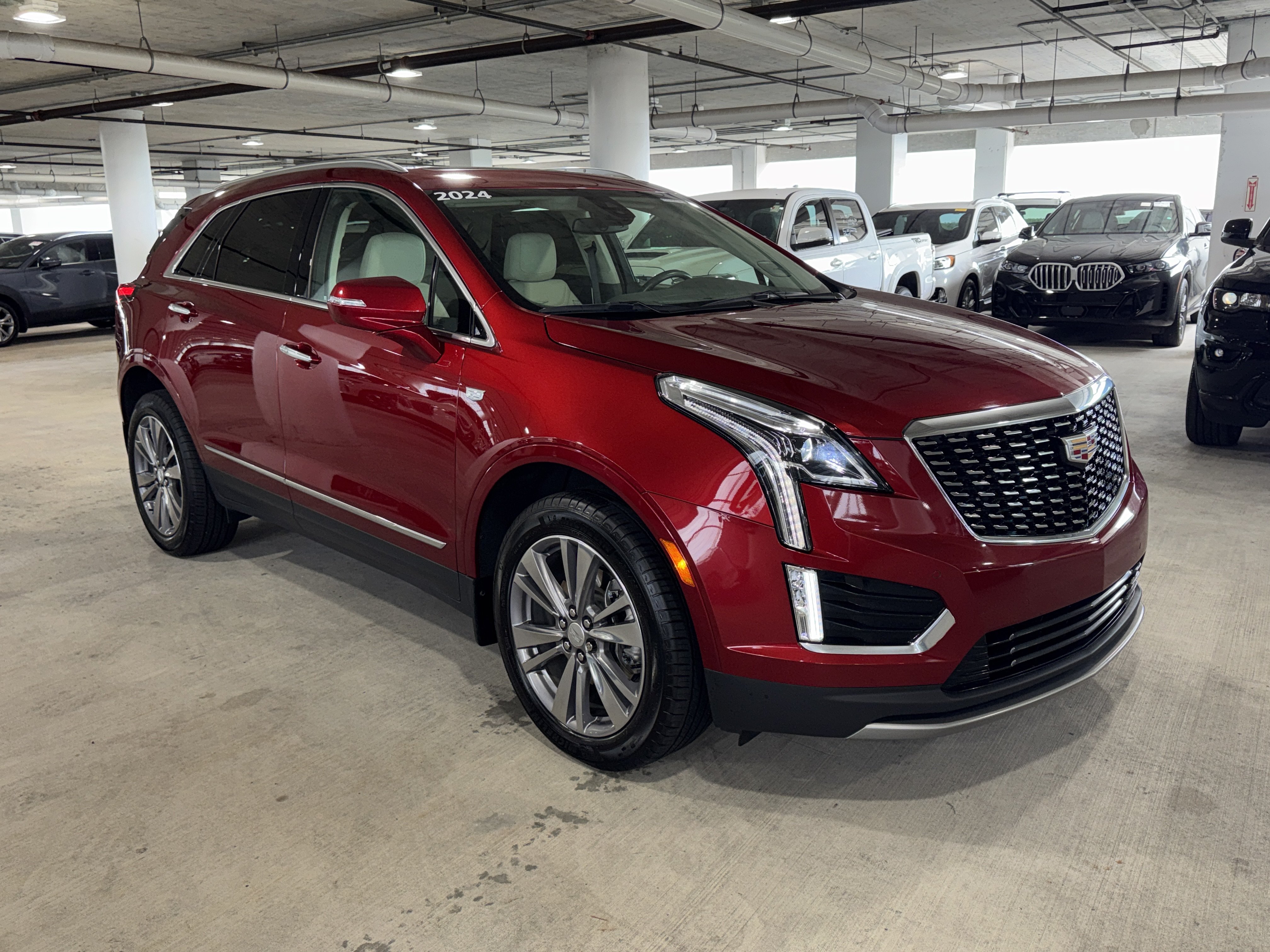 Used 2024 Cadillac XT5 Premium Luxury FWD image 2