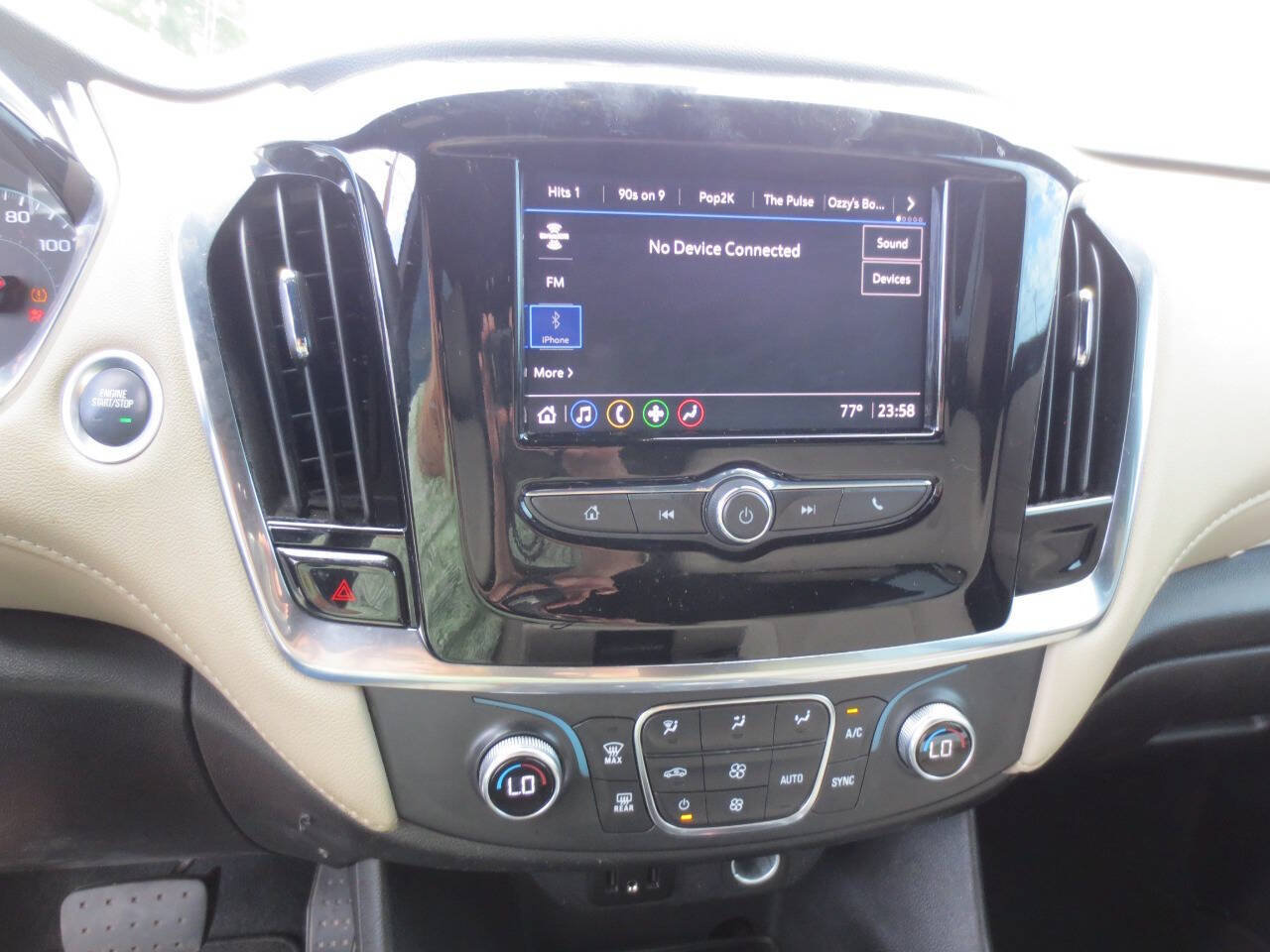 Used 2023 Chevrolet Traverse LS FWD image 10