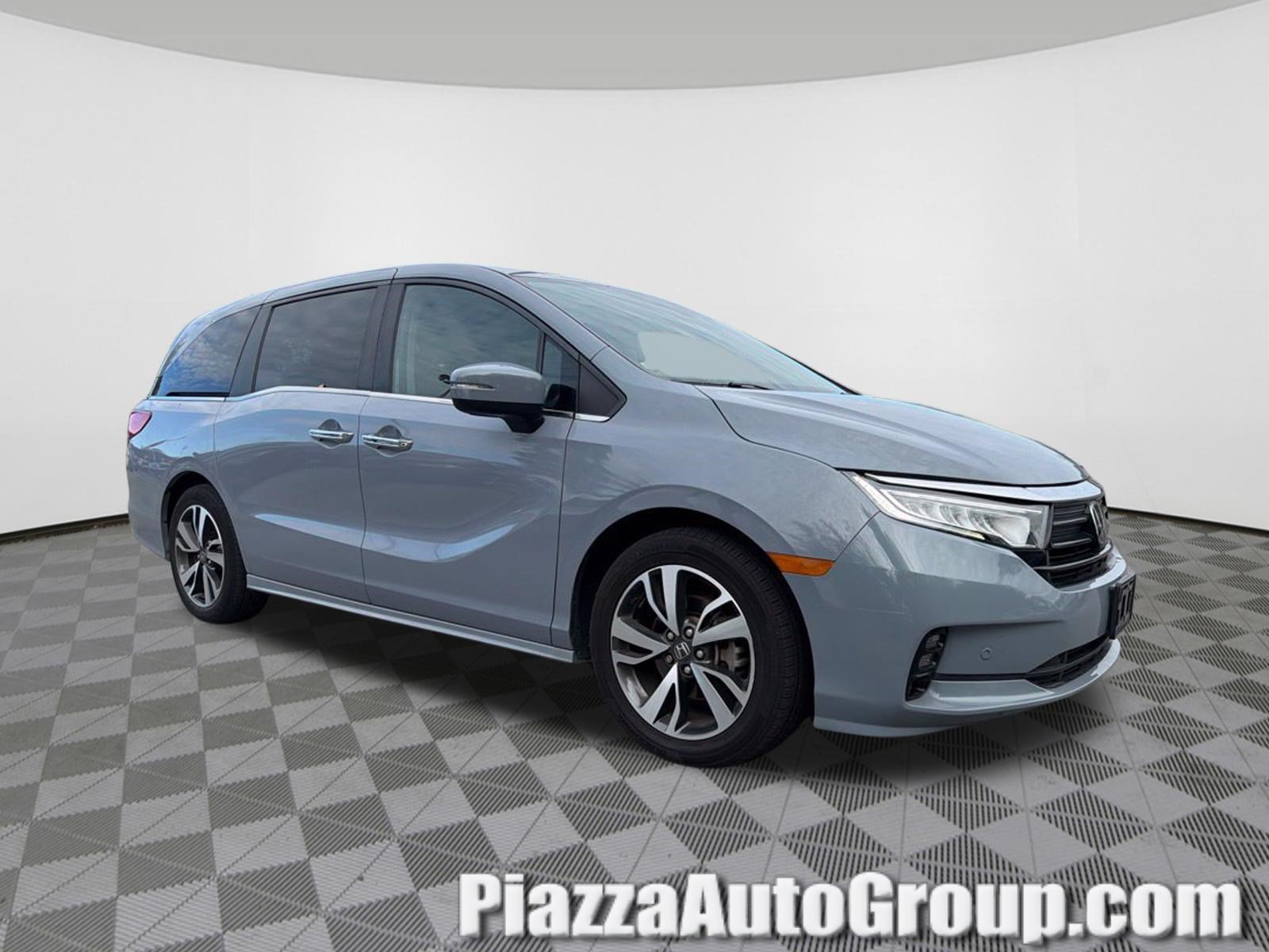 Used 2024 Honda Odyssey Touring image 1