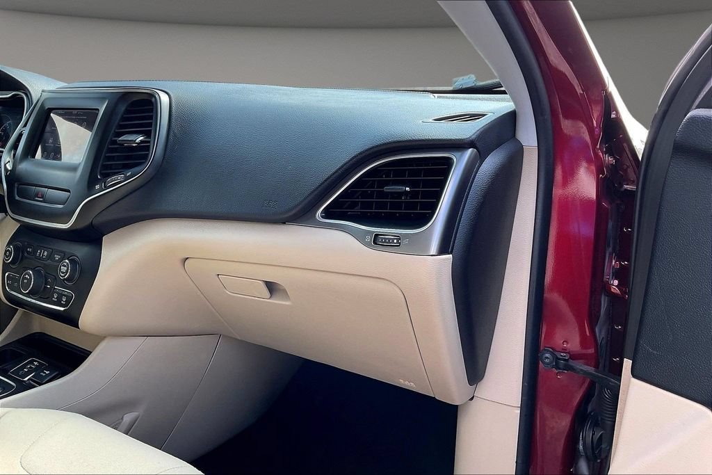 Used 2020 Jeep Cherokee Latitude FWD image 29