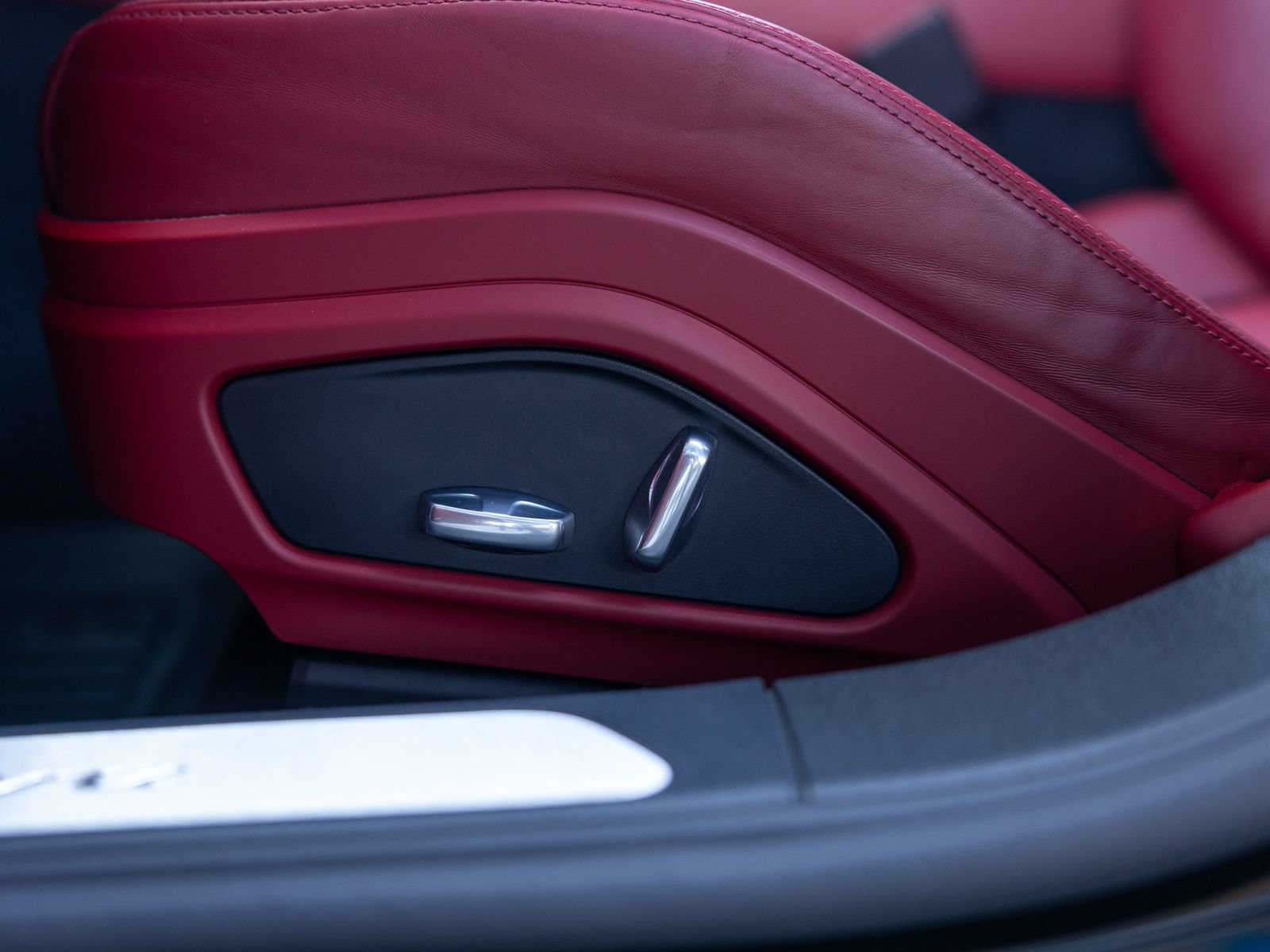 Certified 2020 Porsche Panamera image 41