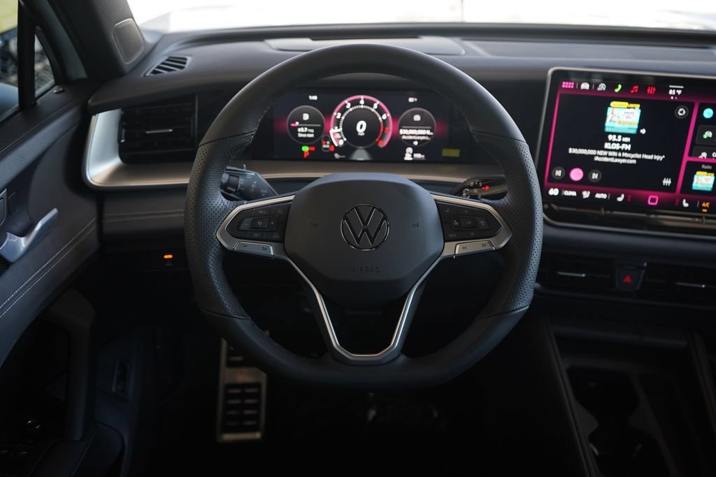 New 2026 Volkswagen Tiguan SE R-Line FWD image 10