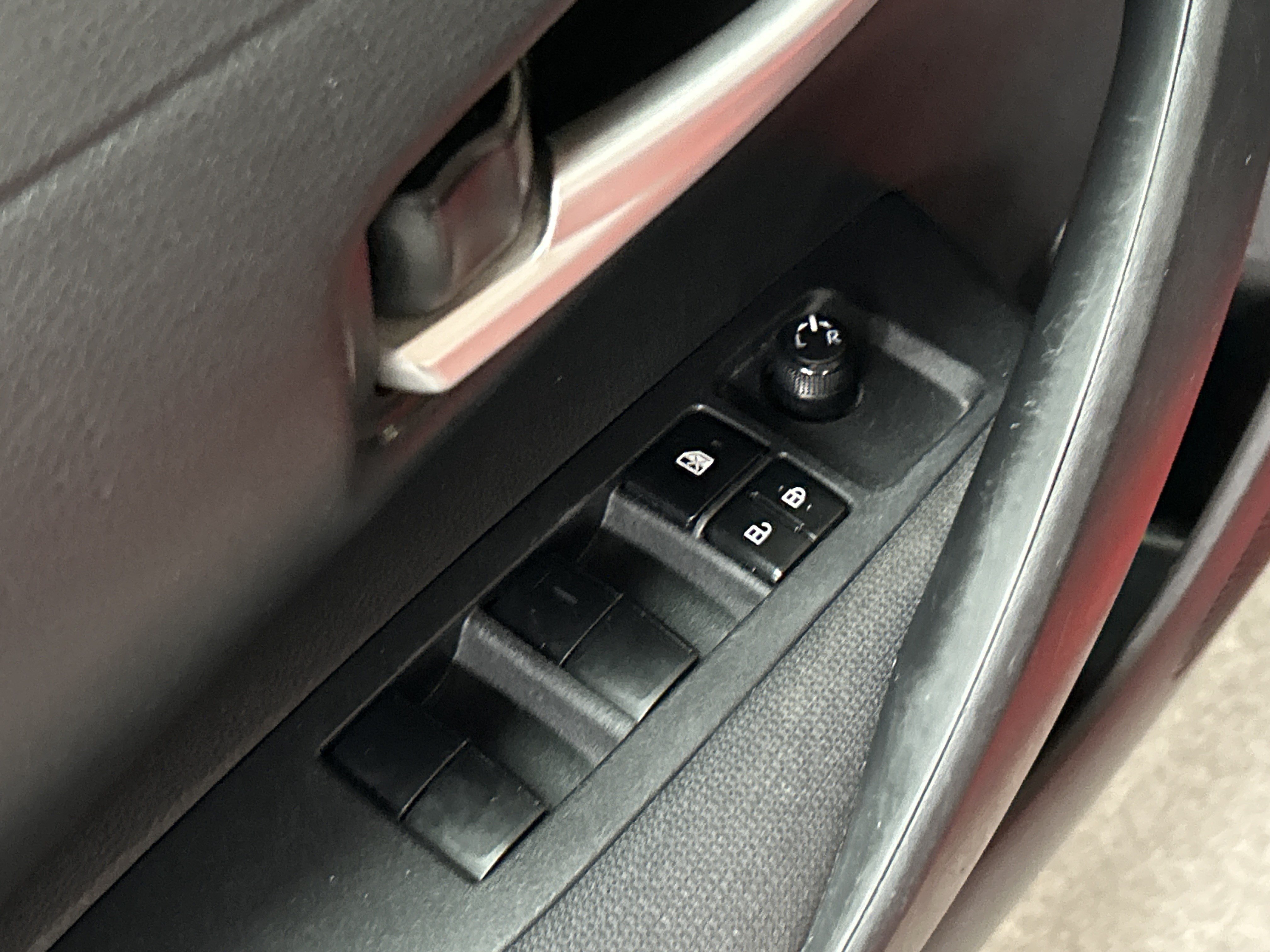 Used 2020 Toyota Corolla LE FWD image 15