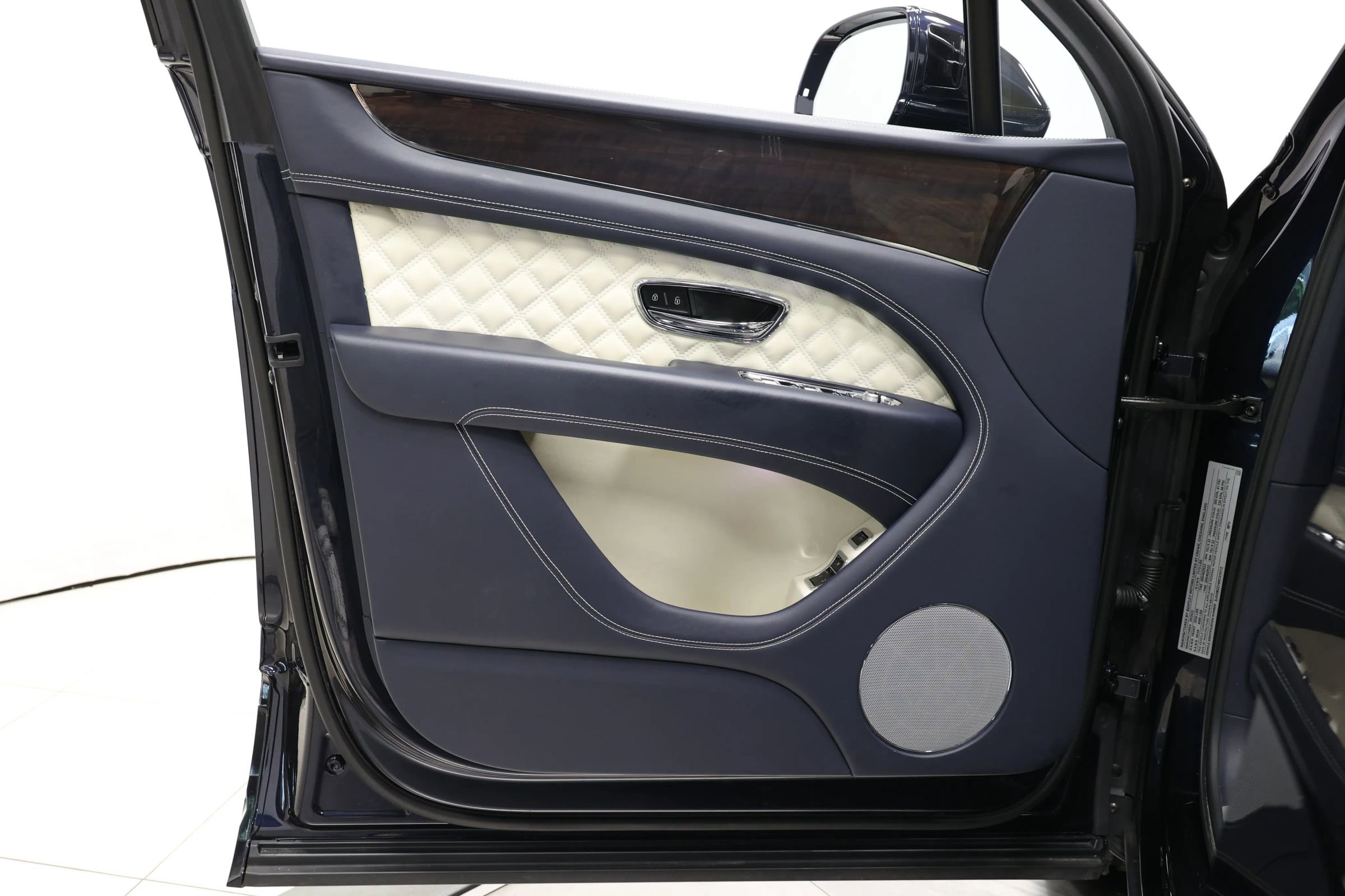 Used 2022 Bentley Bentayga image 10