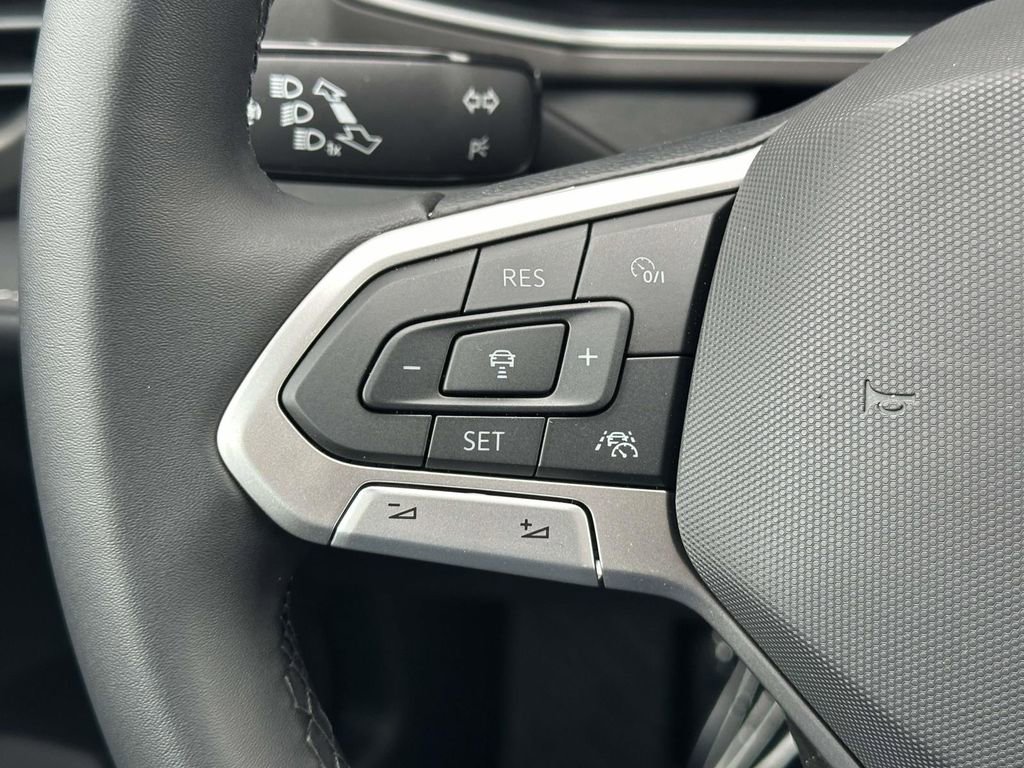 New 2026 Volkswagen Taos SE image 17