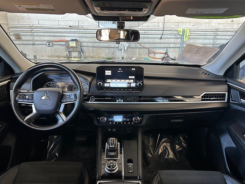 Used 2024 Mitsubishi Outlander AWD image 23
