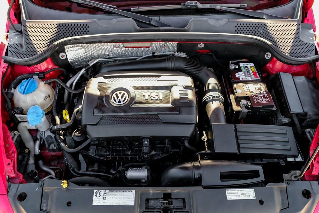 Used 2014 Volkswagen Beetle R-Line image 39