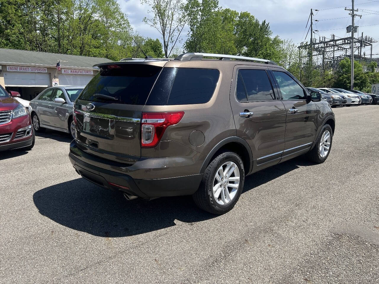 Used 2015 Ford Explorer XLT w/ Equipment Group 201A FWD image 4