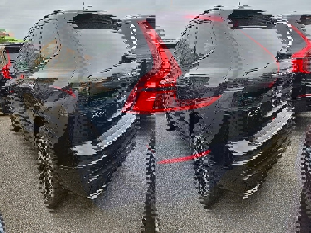 New 2026 Volvo XC60 B5 Plus w/ Protection Package Premier image 3