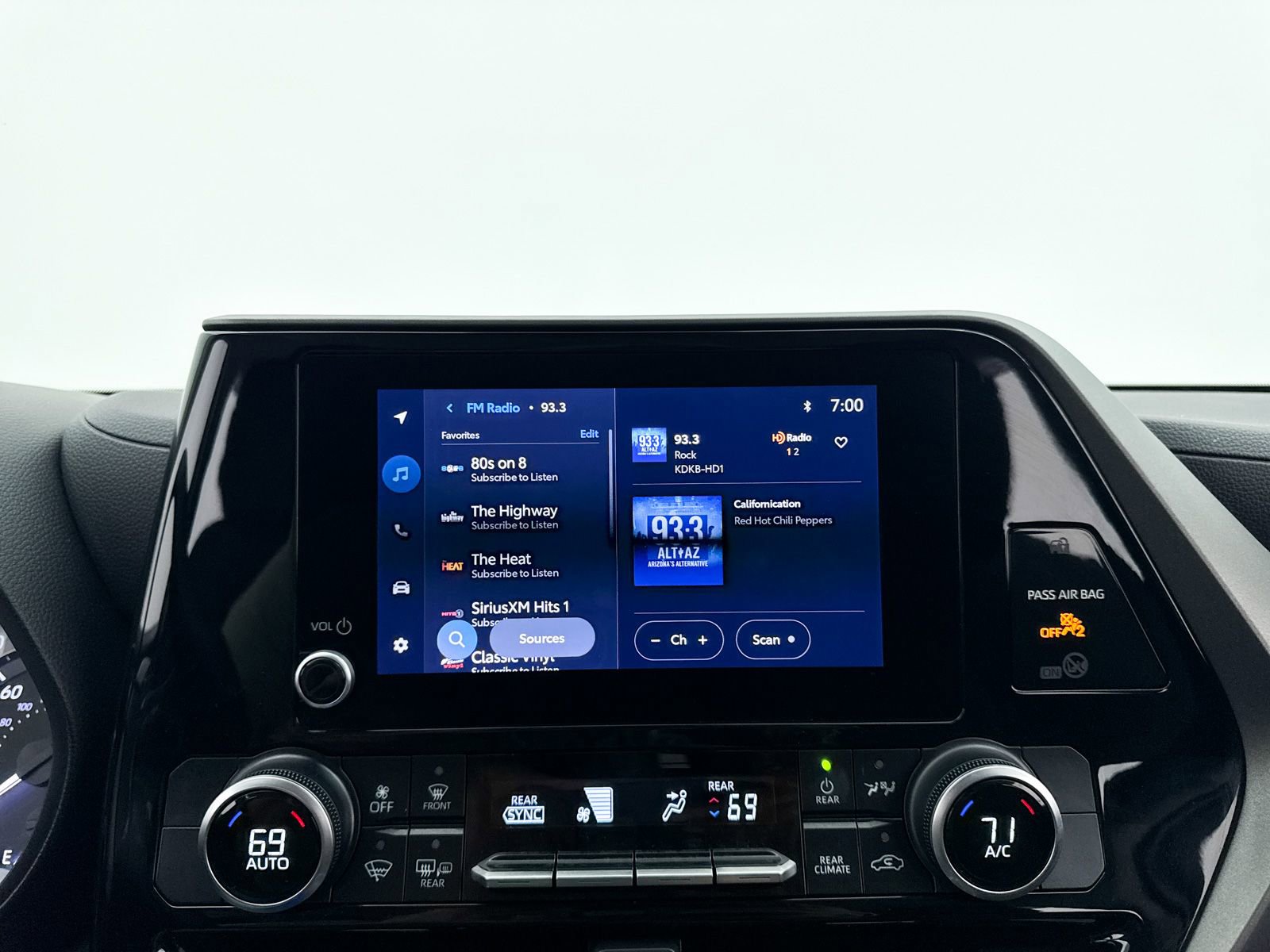 Used 2023 Toyota Highlander LE image 22