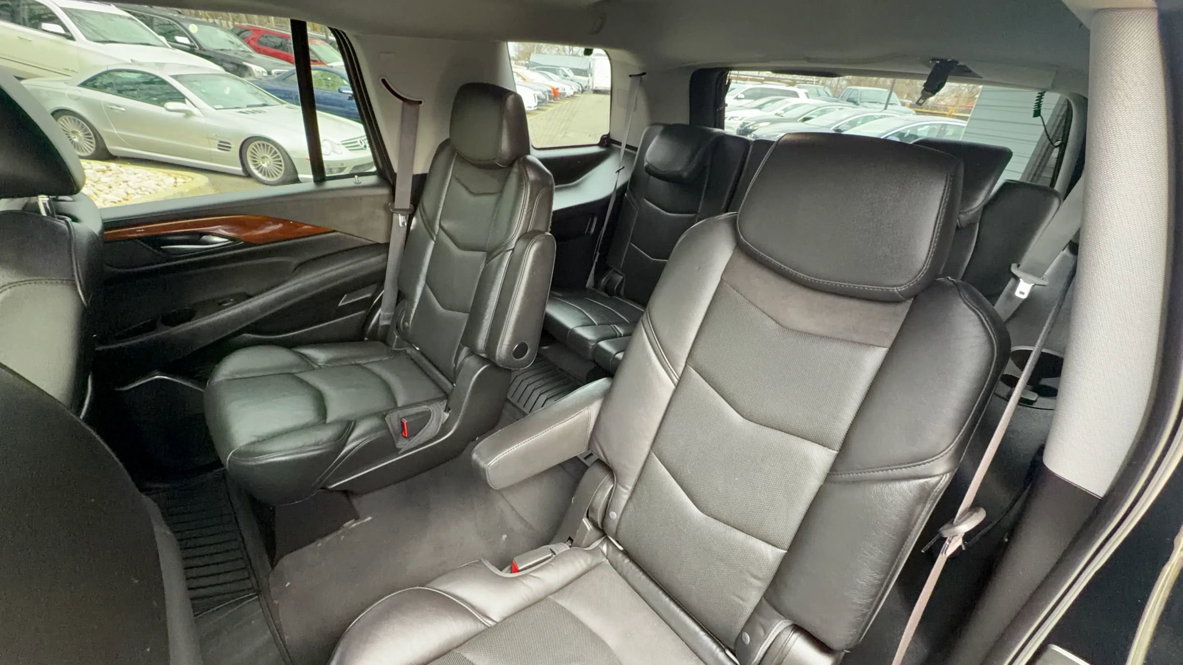 Used 2016 Cadillac Escalade Luxury image 14