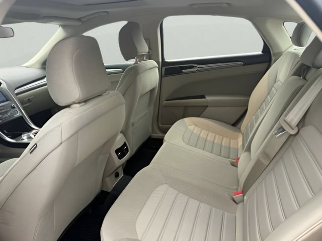 Used 2020 Ford Fusion SE FWD image 7