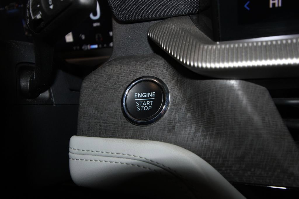 Used 2025 Ford Explorer Platinum w/ LUX Leather Package image 13