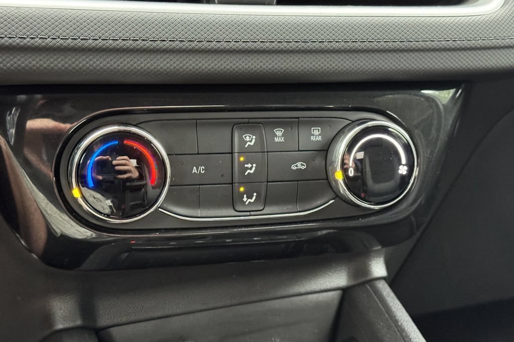 Used 2025 Chevrolet TrailBlazer LT AWD/4WD image 20