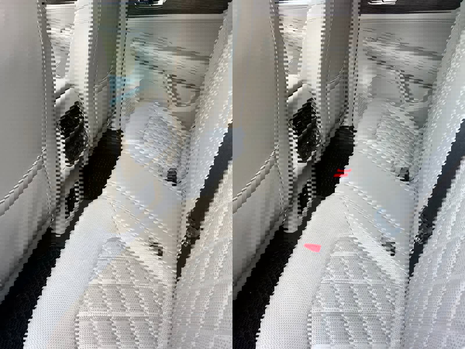 Used 2024 Volkswagen Atlas SEL Premium R-Line image 5