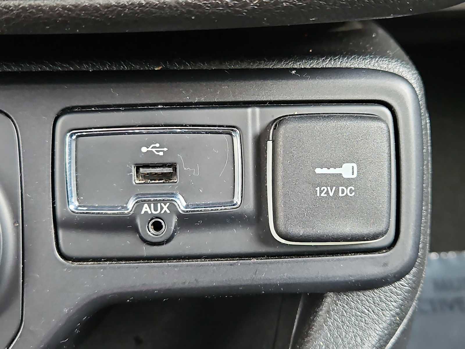 Used 2018 Jeep Renegade Trailhawk w/ Cold Weather Group II image 30