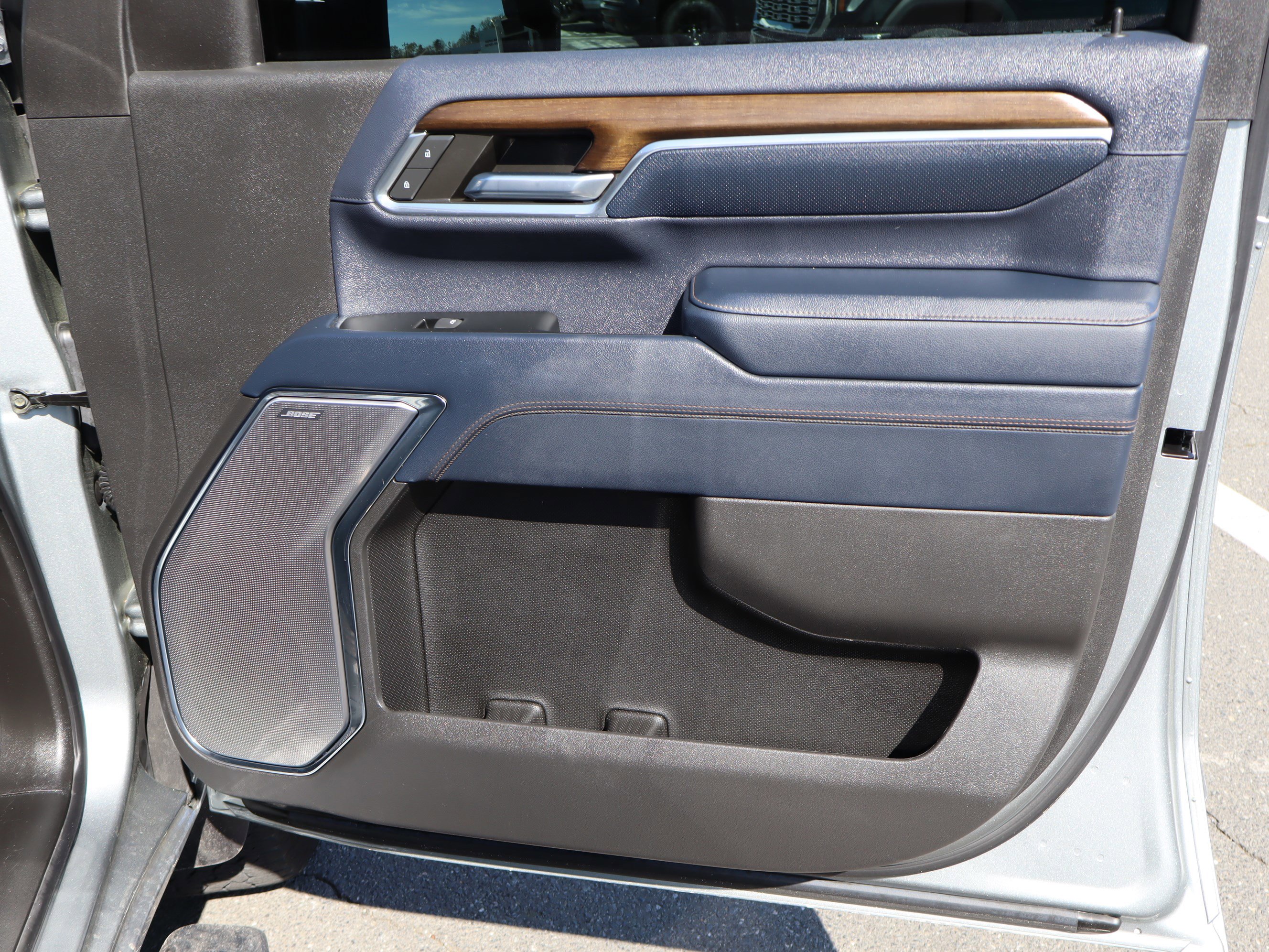 Used 2024 Chevrolet Silverado 2500 High Country w/ High Country Premium Package image 39