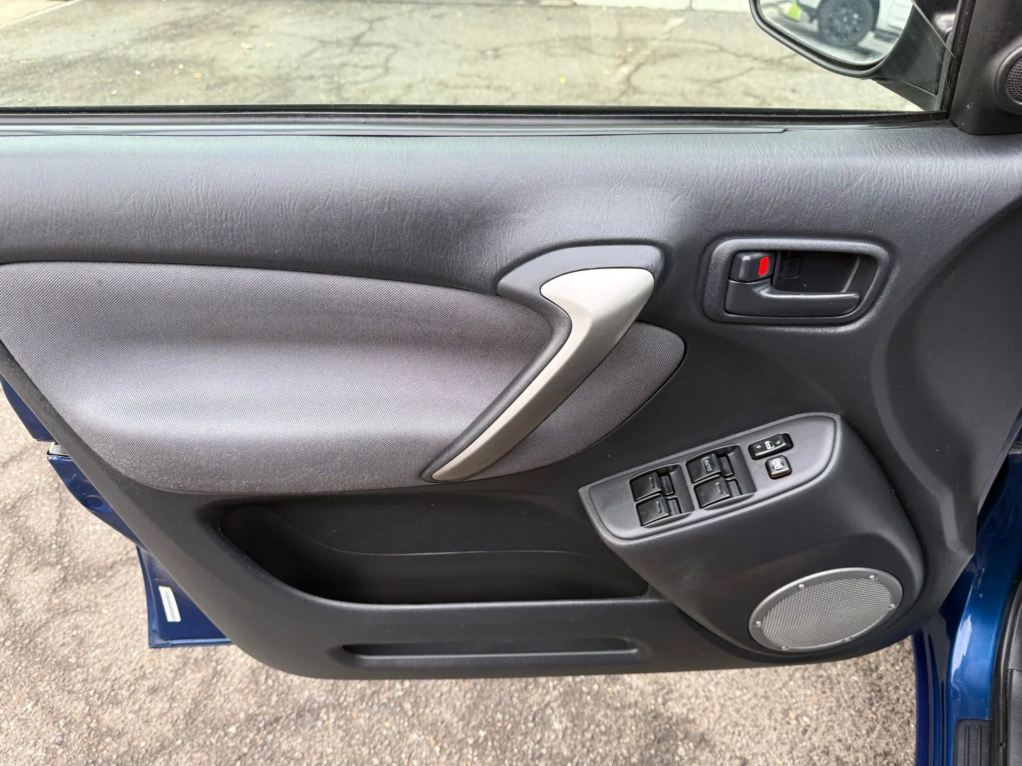 Used 2004 Toyota RAV4 Sport Utility 4D image 16