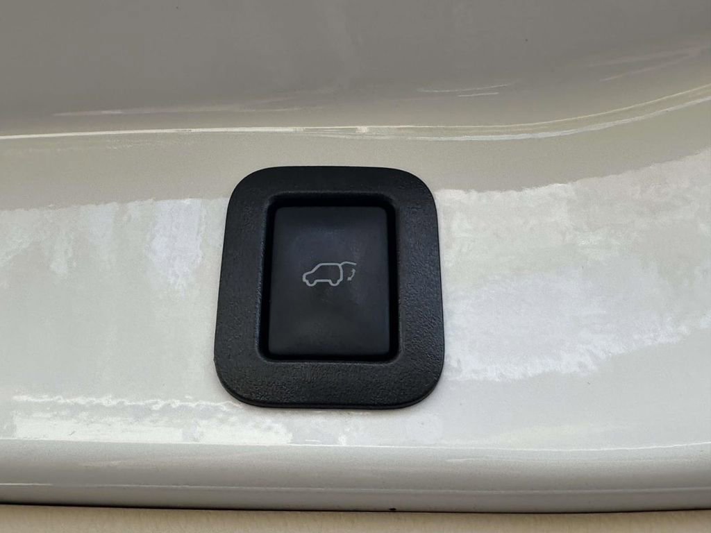 Used 2018 Toyota Highlander Limited Platinum image 9