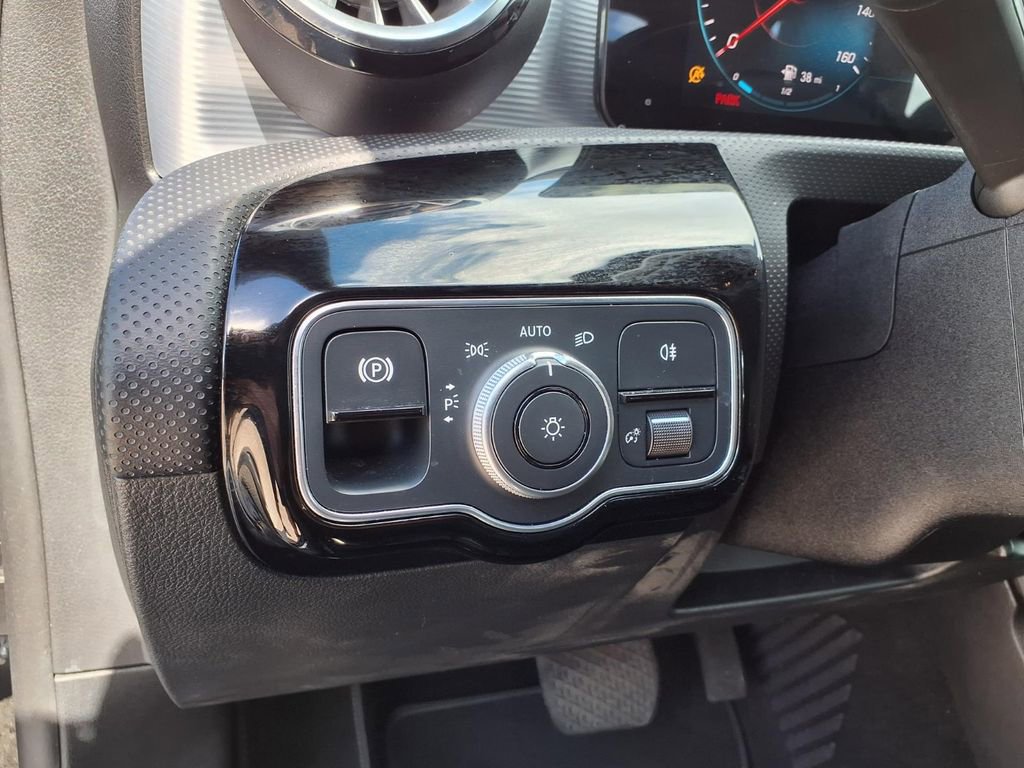 Used 2021 Mercedes-Benz A 220 4MATIC image 26