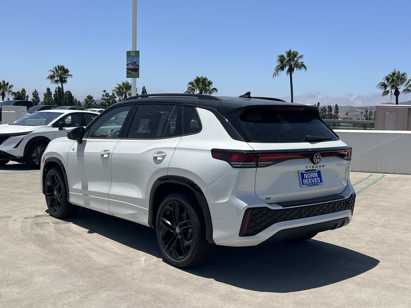 New 2026 Volkswagen Tiguan SE R-Line FWD image 3