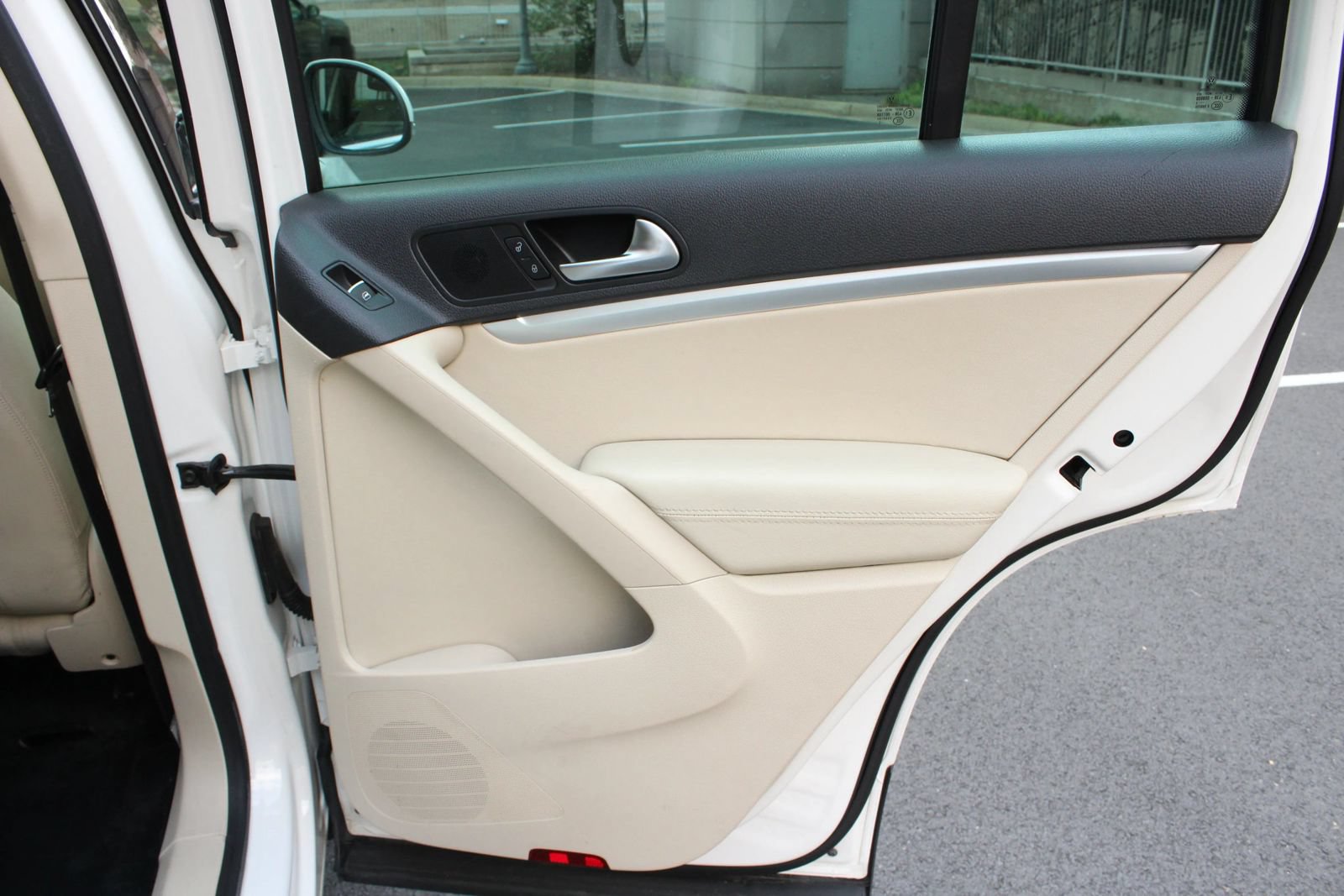 Used 2013 Volkswagen Tiguan SEL FWD image 30