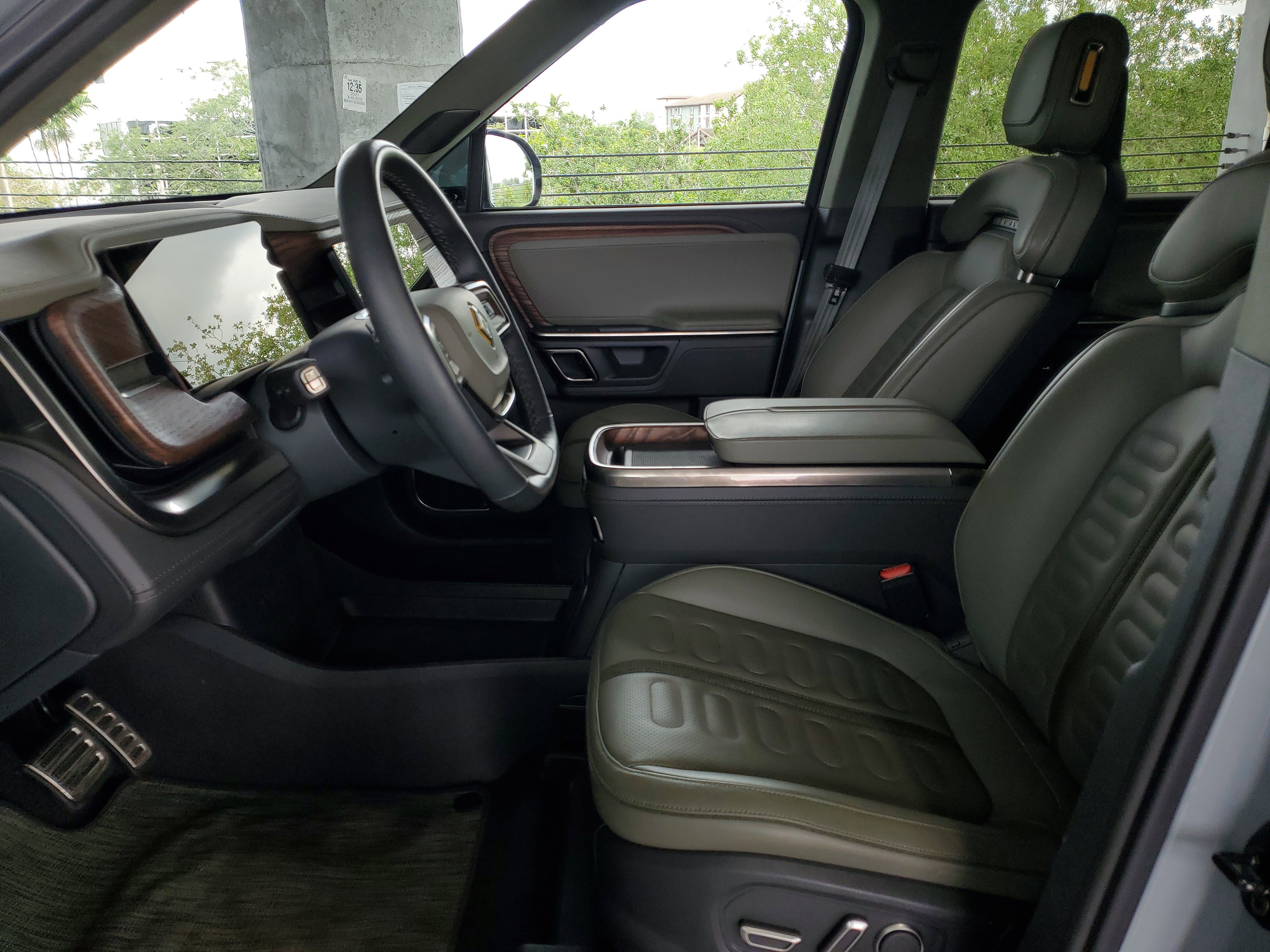 Used 2024 Rivian R1S Adventure image 19