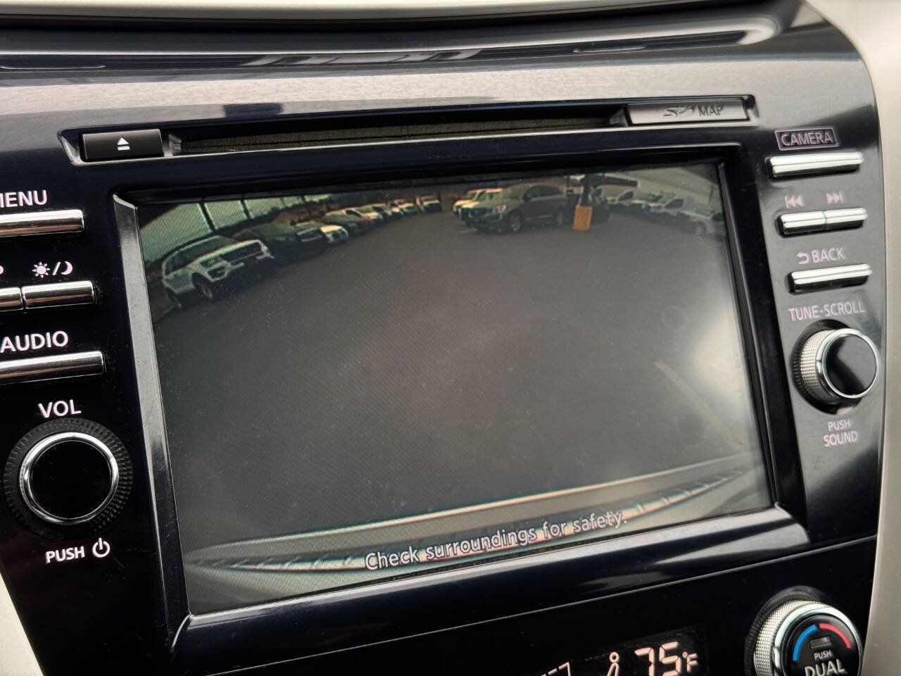 Used 2017 Nissan Murano SV w/ Premium Package image 18