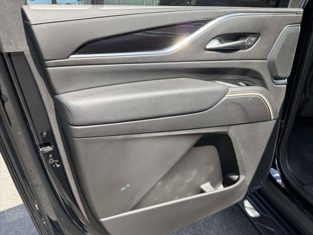 Used 2023 Cadillac Escalade ESV Sport AWD/4WD image 14