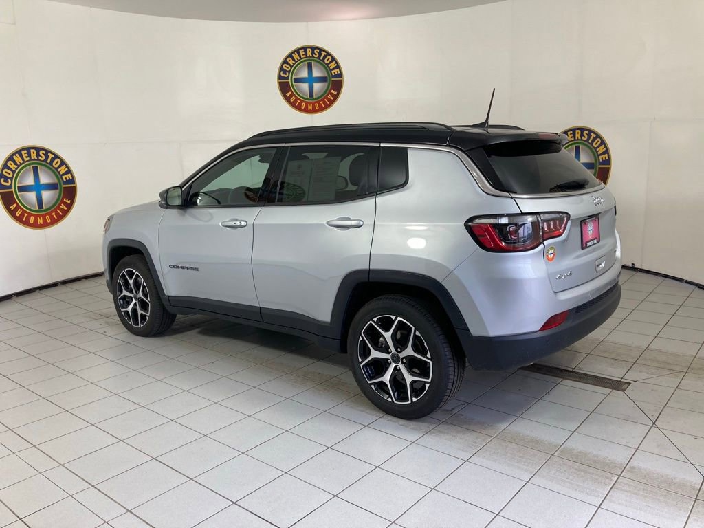 Used 2025 Jeep Compass Limited image 22