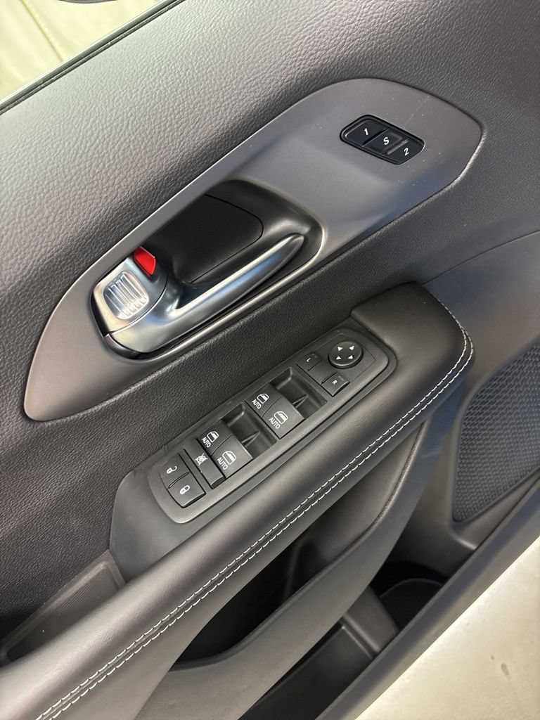 New 2027 Chrysler Pacifica Select FWD image 18