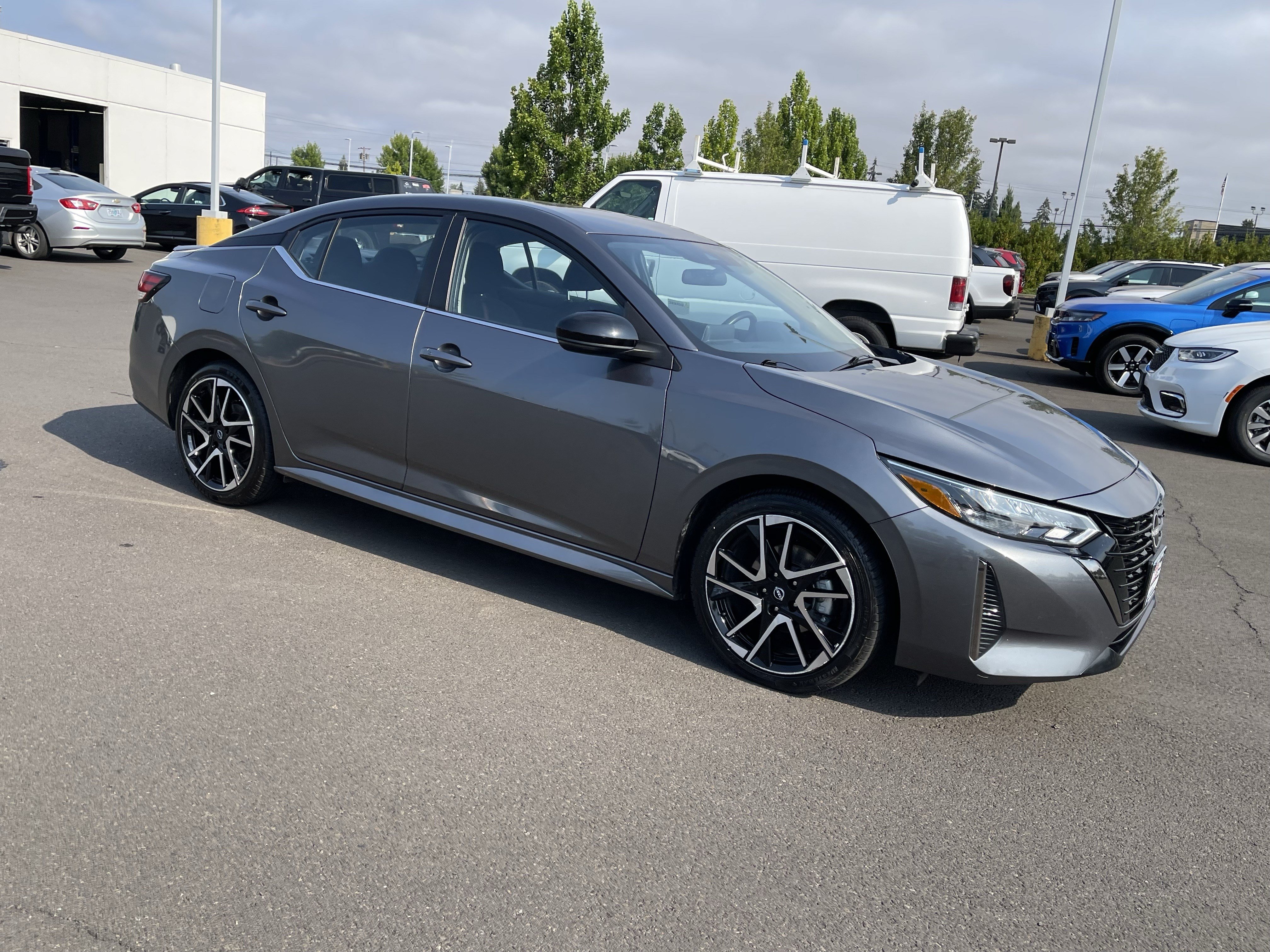 Used 2025 Nissan Sentra SR FWD image 7