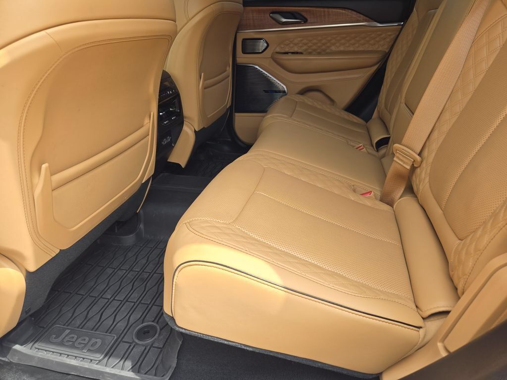 Used 2024 Jeep Grand Cherokee Summit AWD/4WD image 31