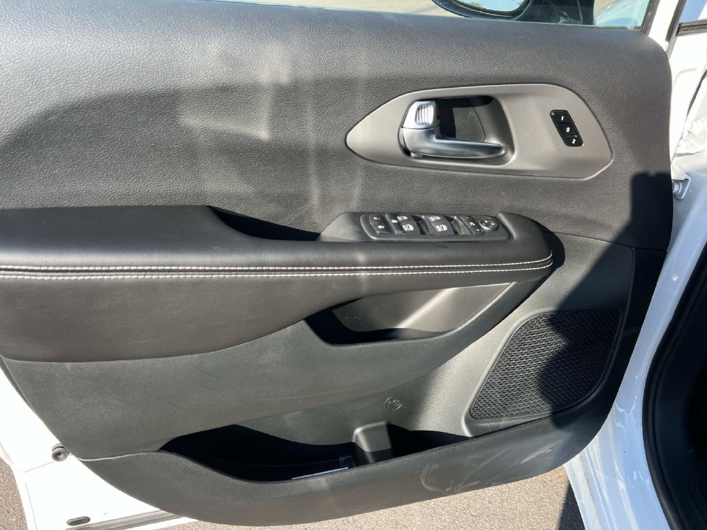 New 2027 Chrysler Pacifica Limited AWD/4WD image 15