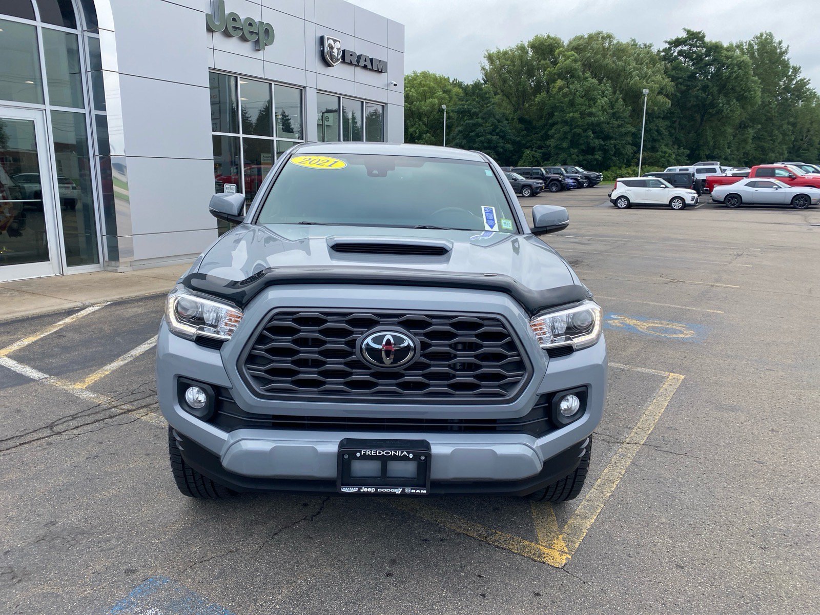 Used 2021 Toyota Tacoma TRD Sport AWD/4WD image 8